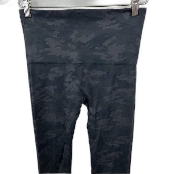SPANX Look At Me Now Camo Seamless Legging Size Large - Picture 5 of 10